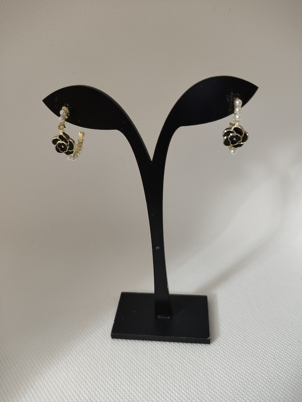 Elegant Black and Gold Camilla Flower  Earrings With Faux Pearl Accents - Picture 2 of 6